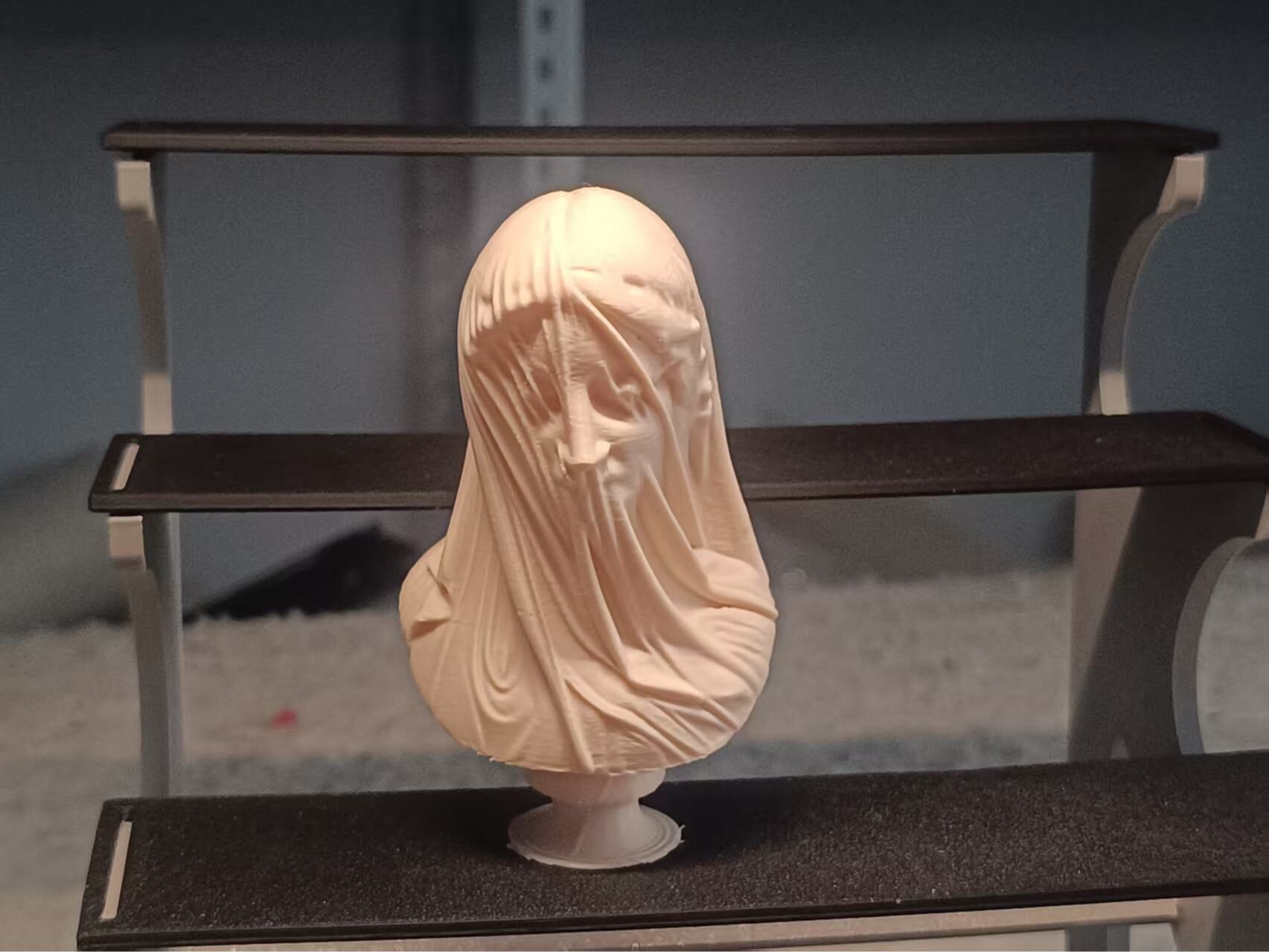 Örtülü Kız Figürü